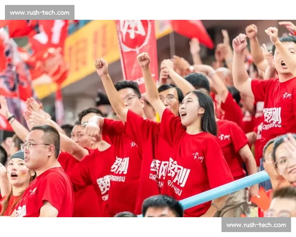 苏超争议一幕！泰州 5 号恶意踹人染红，裁判判罚引球迷集体声讨