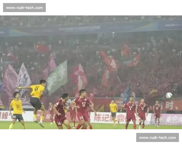 苏超争议一幕!泰州 5 号恶意踹人染红,裁判判罚引球迷集体声讨 苏超争议一幕!泰州 5 号恶意踹人染红,裁判判罚引球迷集体声讨