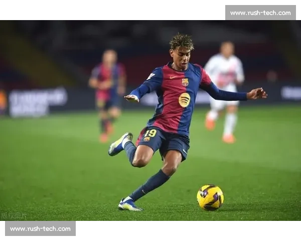 亚马尔双喜临门!18 岁生日正式接过 10 号球衣并续约至 2031 年 亚马尔双喜临门!18 岁生日正式接过 10 号球衣并续约至 2031 年