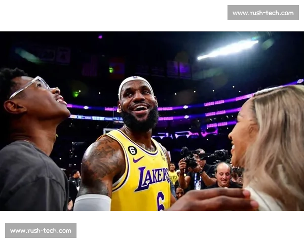 湖人对决热火jr引爆赛场老将新星碰撞成焦点季后赛风云再起球迷沸腾