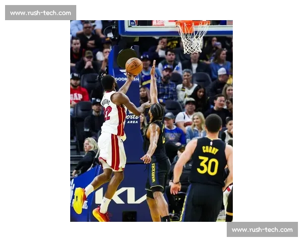 热火对阵勇士比赛录像回顾攻防博弈与关键瞬间解析全场节奏走势深度复盘 热火对阵勇士比赛录像回顾攻防博弈与关键瞬间解析全场节奏走势深度复盘